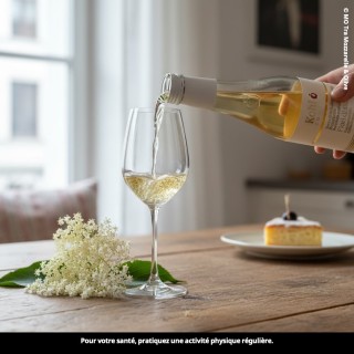 Apple juice with elderflower