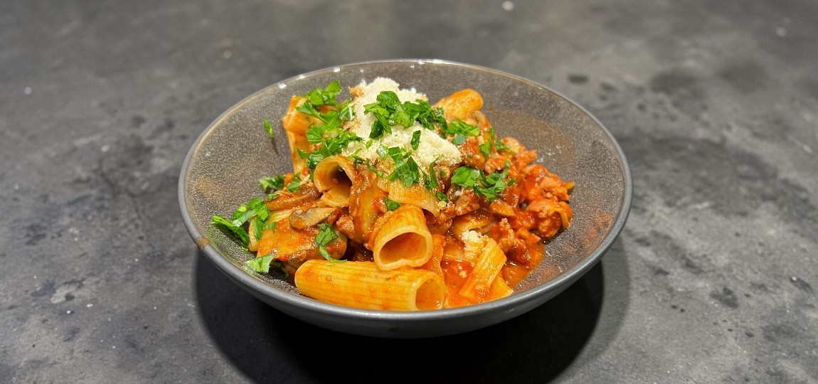 Recette Rigatoni Saucisse, Champignons et Tomate au fenouil sauvage